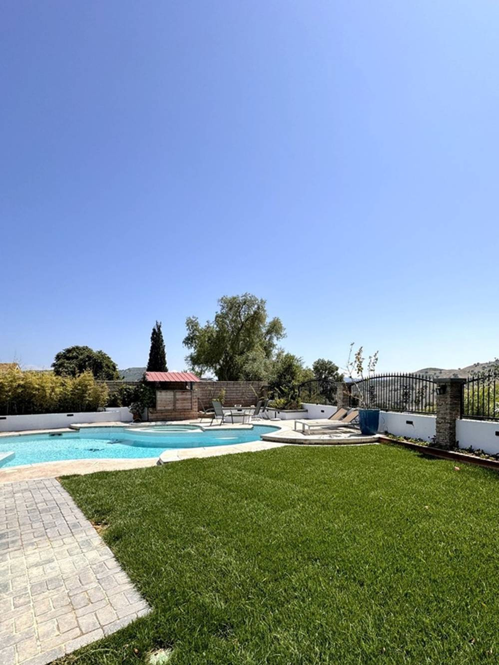 br/>Là kỹ sư xây dựng, bạn trai Ngọc Quyên tự thực hiện bản vẽ, giám sát thi công và hoàn thiện. Anh hướng đến việc tạo không gian thư giãn lý tưởng để bạn gái thấy thoải mái mỗi lần ghé đến.