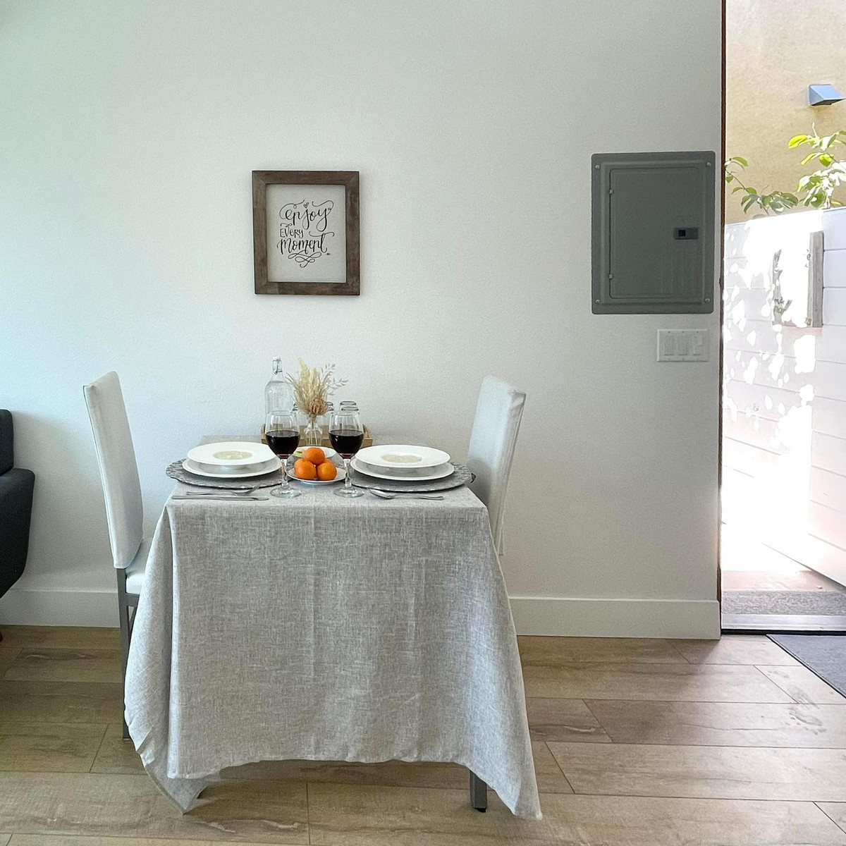 br/>Bàn ăn nhỏ xinh dành cho hai người.