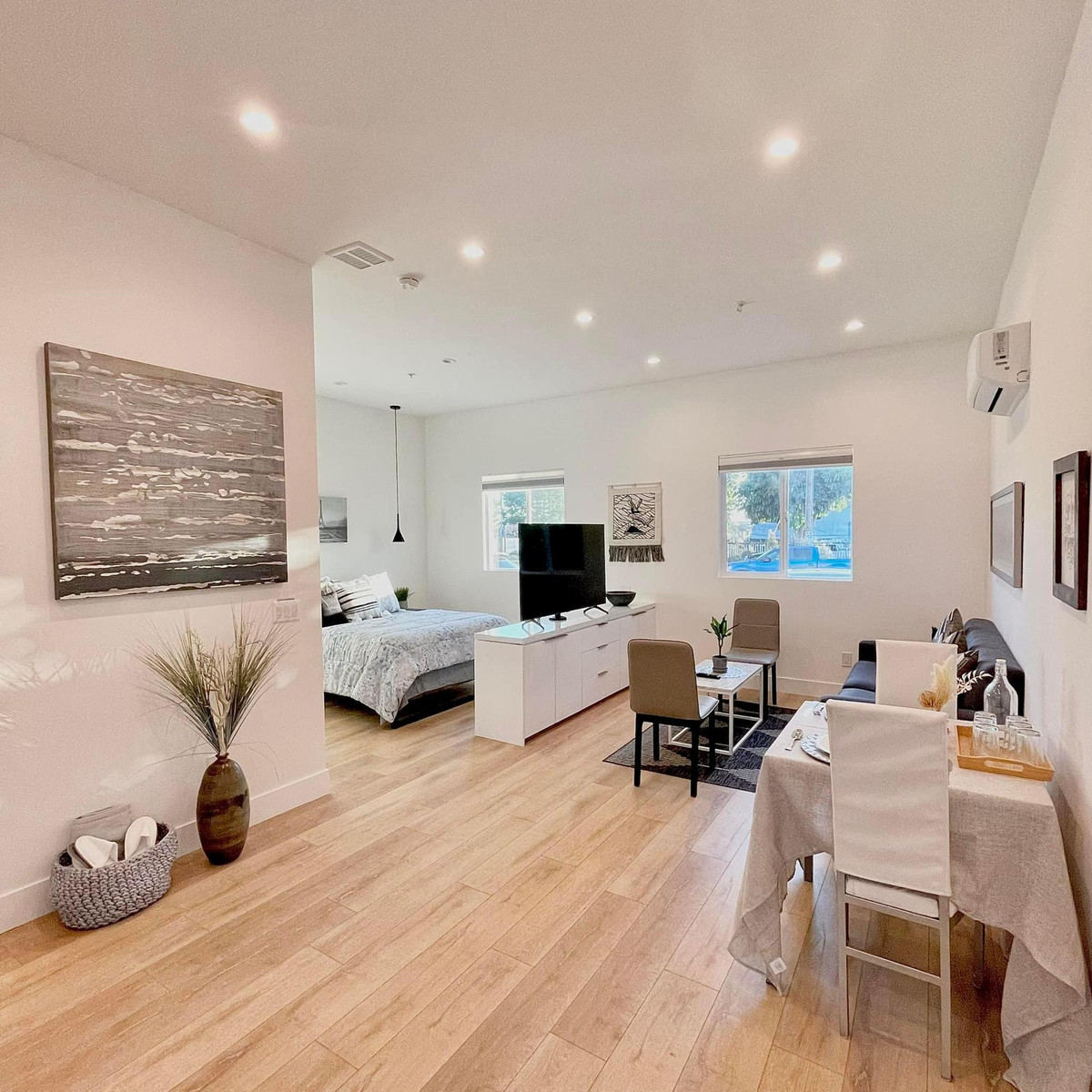 br/> Căn nhà được thiết kế chủ yếu phục vụ cho kế hoạch kinh doanh của Ngọc Quyên.