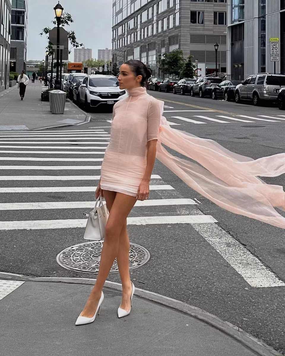 Lợi thế của người đẹp là tỷ lệ cơ thể cân đối, khung xương mặt phù hợp tiêu chuẩn hoa hậu và người mẫu.