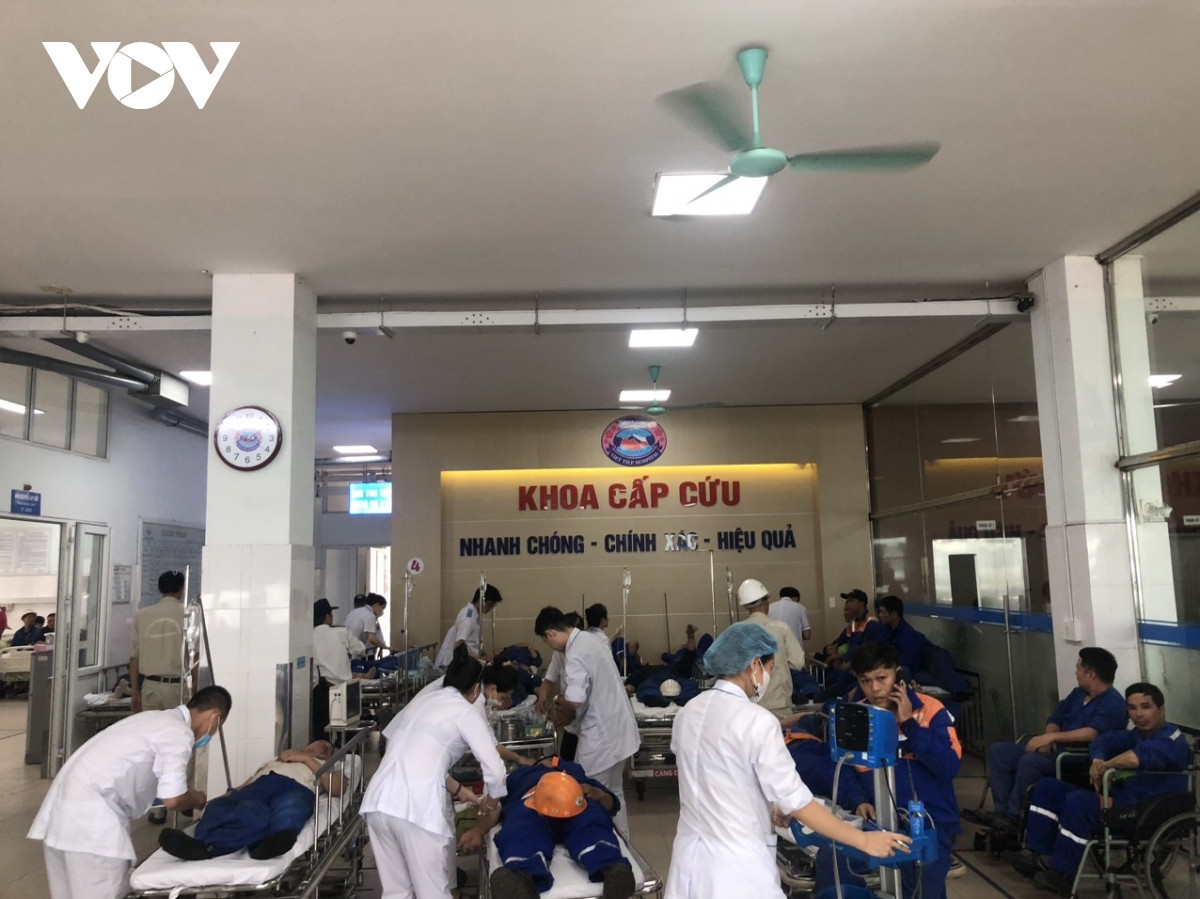 Vụ 120 người ngộ độc tại Hải Phòng: Đình chỉ bếp ăn tập thể Vu 120 nguoi ngo doc tai Hai Phong: Dinh chi bep an tap the