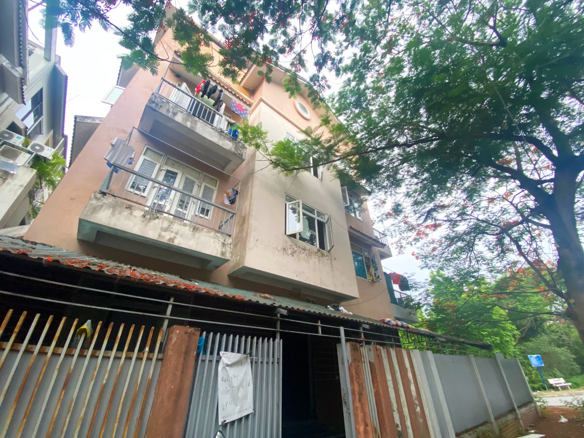 Nhieu hiem nguy trong biet thu bo hoang thanh nha tro gia re-Hinh-3