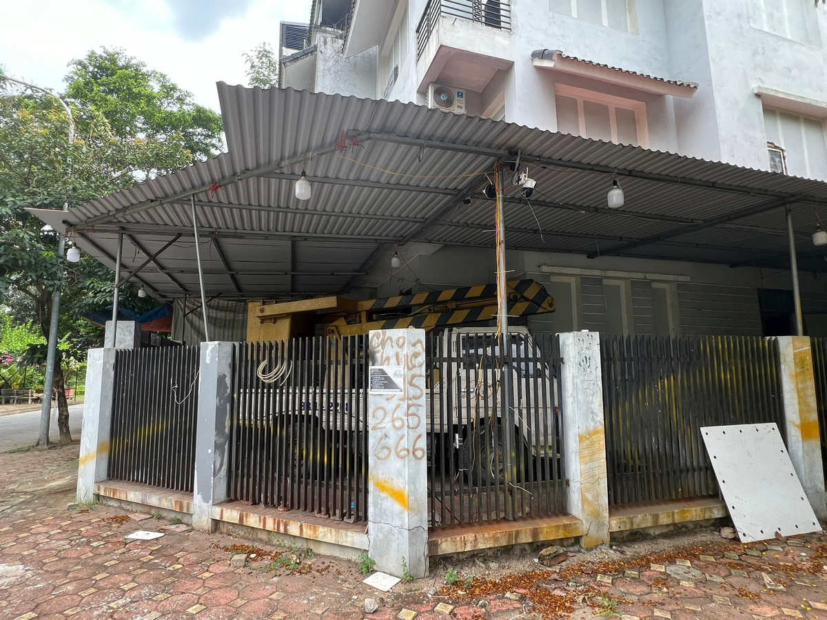 Nhieu hiem nguy trong biet thu bo hoang thanh nha tro gia re-Hinh-11