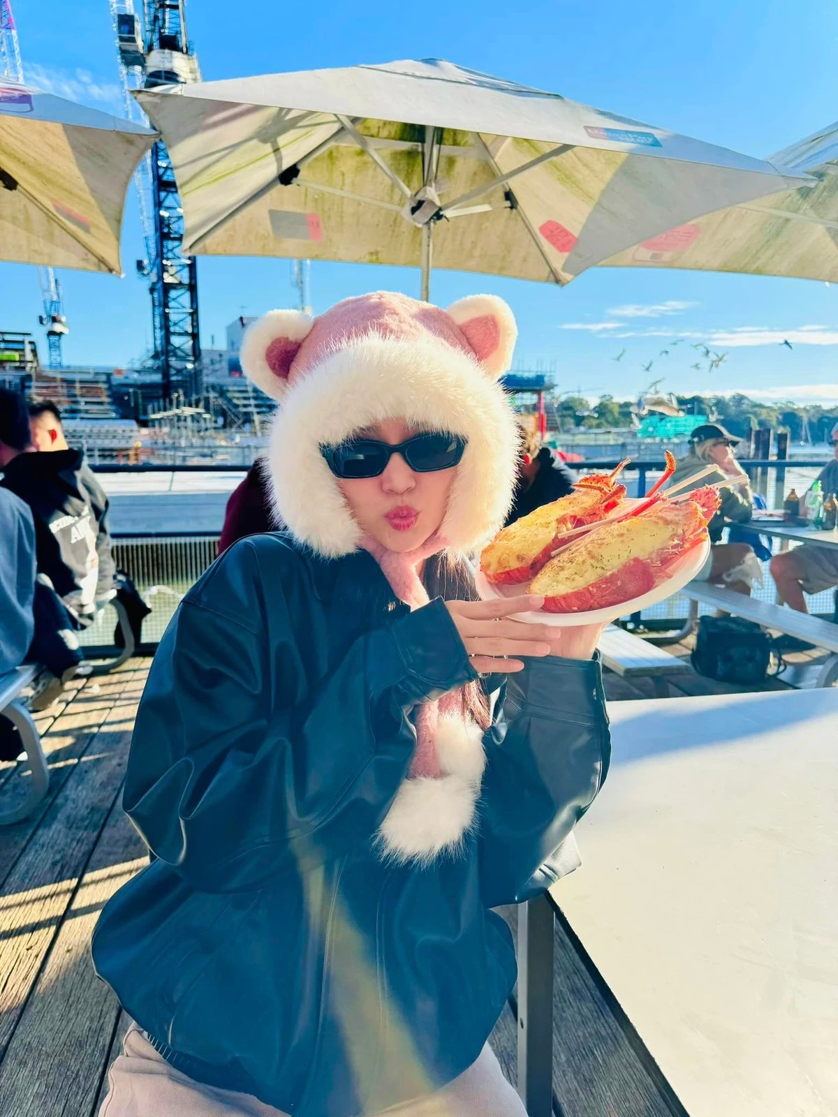 Khan gia thac mac ve 2 thang du hoc cua Ninh Duong Lan Ngoc