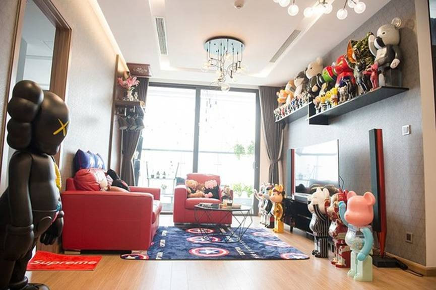 Khu chung cư mà Huyền My rao bán nhà được nhận xét là một trong những khu chung cư cao cấp ở Hà Nội. Khu nhà có vị trí ở ngay cạnh Trung tâm Hội nghị Quốc gia cùng vị trí giao thoa giữa 3 quận Cầu Giấy - Thanh Xuân - Nam Từ Liêm. Bên cạnh đó, xung quanh khu chung cư này còn có nhiều địa điểm thương mại, vui chơi giải trí... Căn hộ của Á hậu Huyền My có diện tích 85 mét vuông.