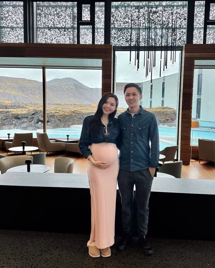 Theo tiết lộ từ phía vợ chồng Tuyết Nhi thì con đầu lòng dự kiến sẽ chào đời vào thời điểm mùa thu 2024. Trên trang cá nhân, nhiều người đã để lại lời chúc, mong cô nàng sẽ "vượt cạn" thành công và "mẹ tròn con vuông".