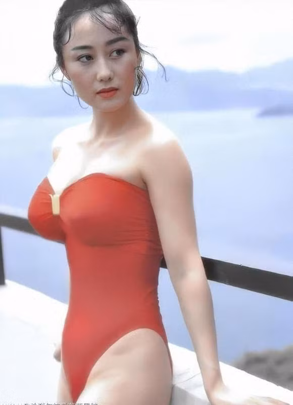 Vo Ly Lien Kiet dep den muc nao ma khien dan ong dien dao-Hinh-3