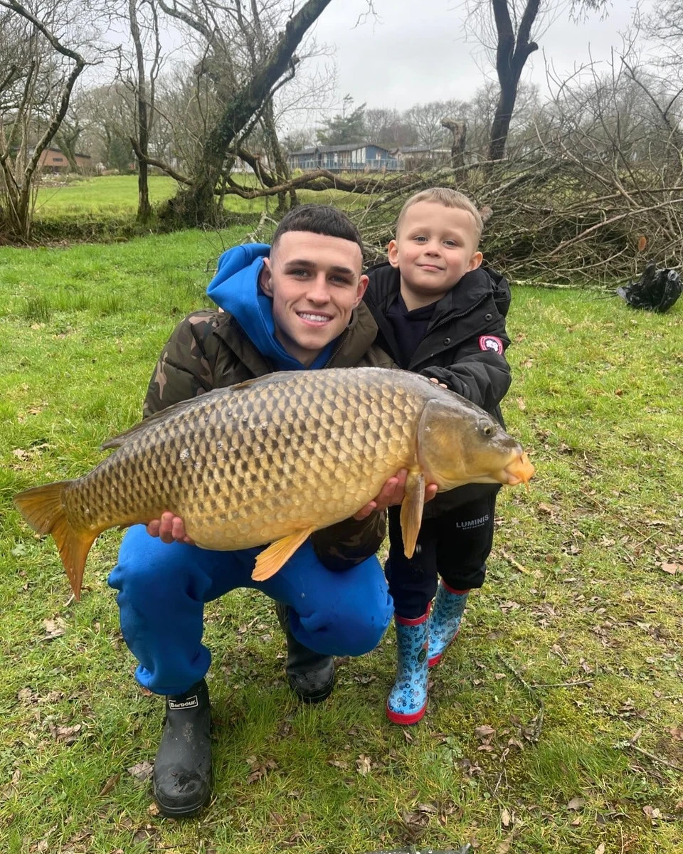 Foden nổi tiếng có sở thích câu cá, với niềm đam mê hình thành từ thời niên thiếu khi đi câu cùng cha của mình. 