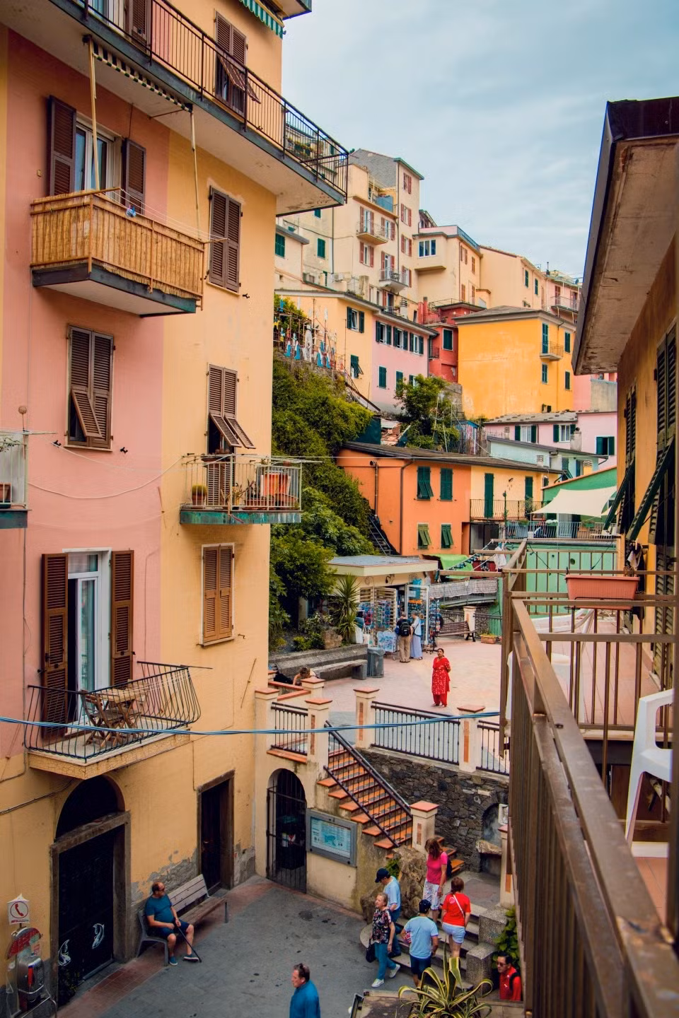 Donatella Bianchi, Chủ tịch Công viên Quốc gia Cinque Terre, cho biết: "Tuyến đường hoạt động rất tốt và được du khách, đặc biệt là khách quốc tế đánh giá cao". Ngoài ra, kế hoạch hạn chế thuyền điện tiếp cận bằng cũng đã được phê duyệt nhằm bảo vệ những sinh vật biển. Ảnh: Roberto Salomone/The Observer.