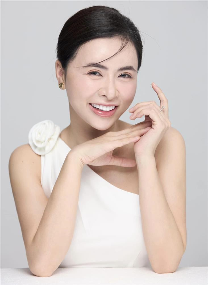 'Co osin ba dao khoe nhan sac rang ngoi khac han tren phim-Hinh-5