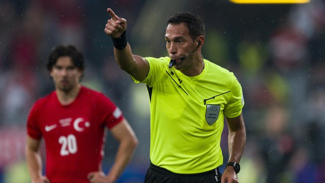 Trong tai o EURO 2024: Bat 1 tran mua duoc 1 chiec o to-Hinh-2