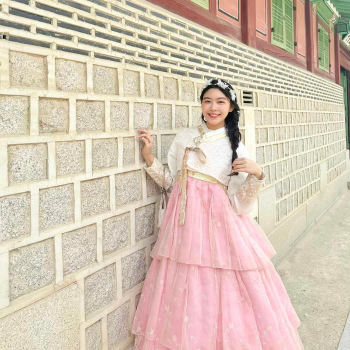 Nhan sac qua camera thuong cua ai nu MC Quyen Linh-Hinh-3