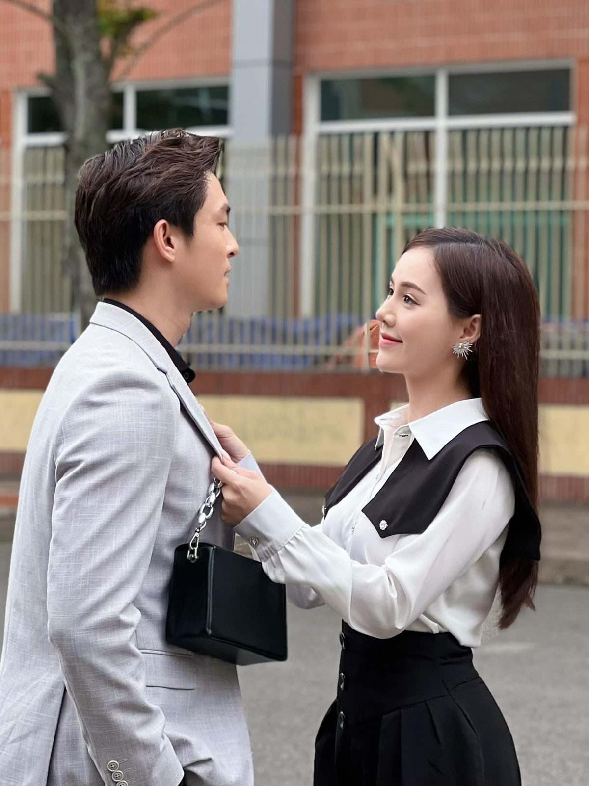 Mai Anh kiên trì theo đuổi Gia An (Lãnh Thanh) dù biết anh không có tình cảm với mình. Vì tình yêu dành cho Gia An, Mai Anh từ cô gái kiêu ngạo trở nên đáng thương, quỵ lụy.