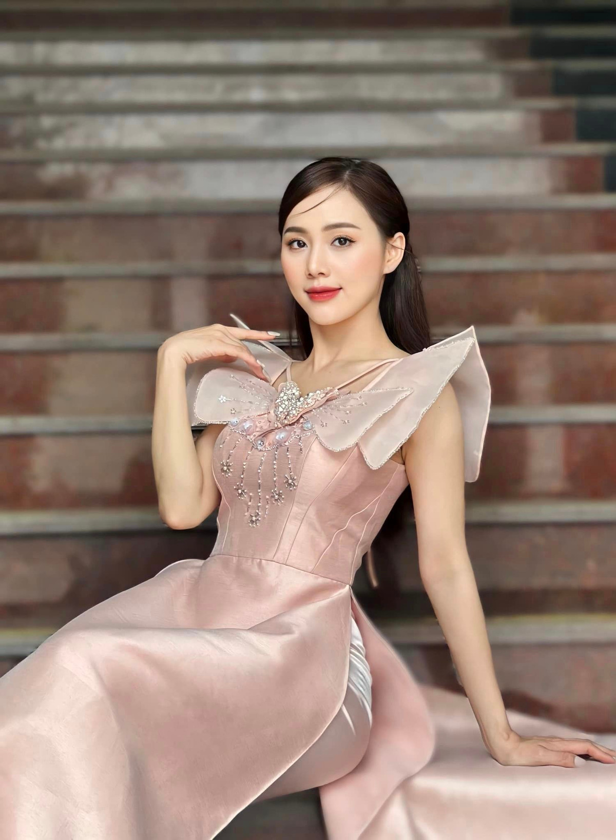 Khi phim lên sóng, Minh Thu cho biết cô chuẩn bị tinh thần nếu bị khán giả ném đá vì nhân vật này có tính cách đỏng đảnh, bốc đồng, không ngại tung thủ đoạn để đạt mục đích.