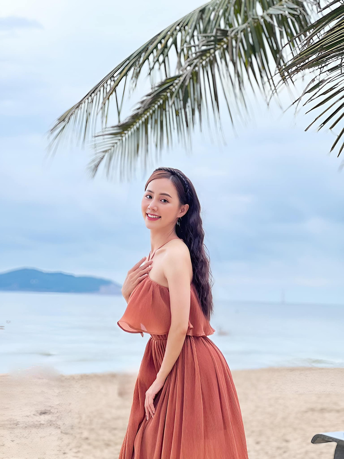 Minh Thu không nổi tiếng sớm nhưng mỗi vai diễn của cô đều gây ấn tượng. Cô đầu quân cho Nhà hát Kịch Việt Nam.