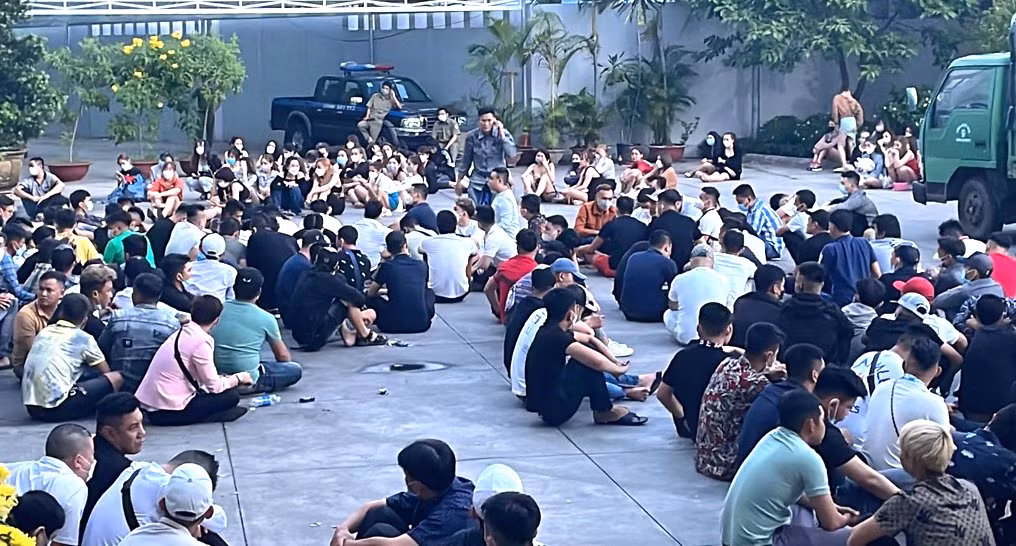 78 nguoi duong tinh ma tuy trong quan bar o TP.HCM