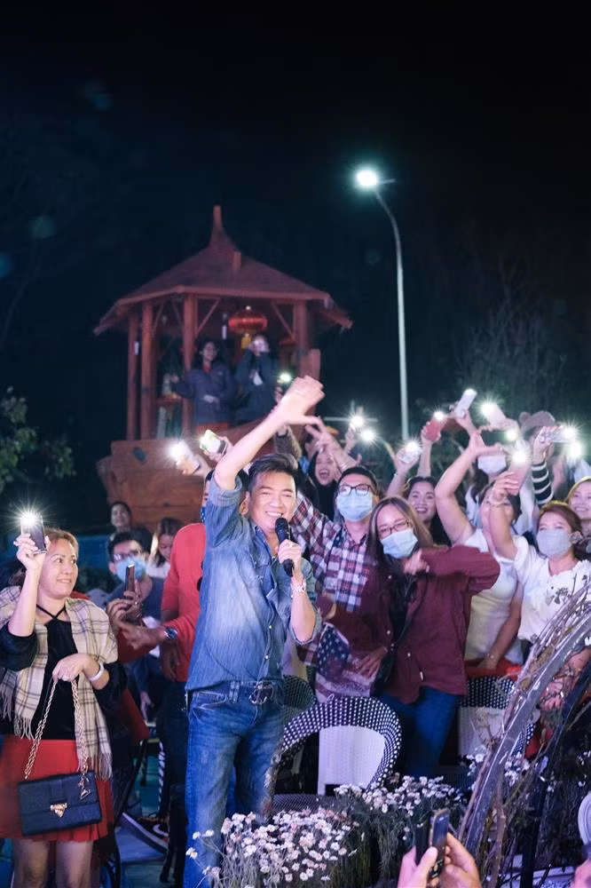 Thuc hu tin show e, leo teo nguoi xem cua Dam Vinh Hung-Hinh-2