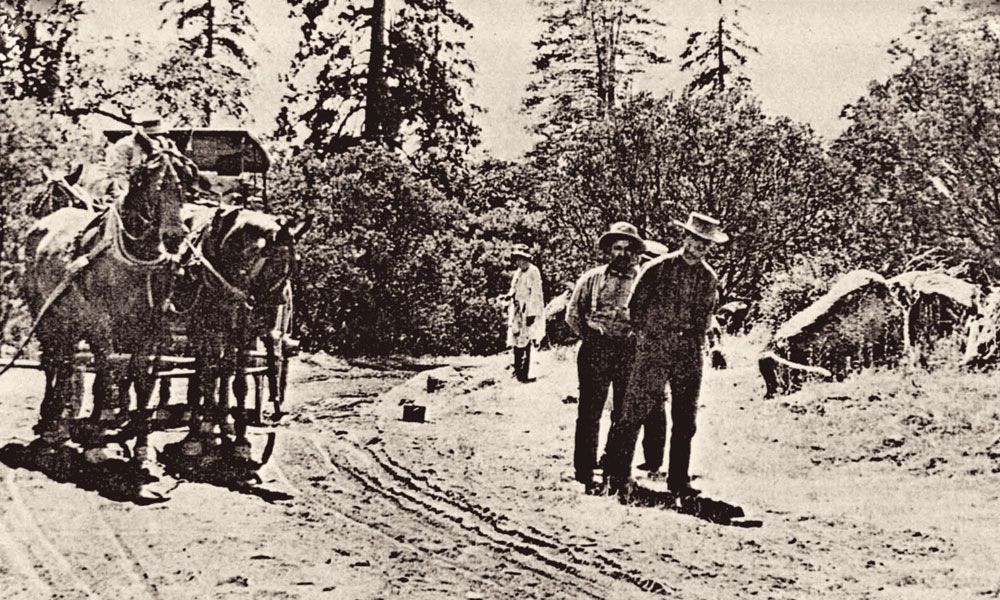 Hai trong số ba người con trai của Smith cũng thuộc băng đảng này, một người bị treo cổ cùng Smith, người còn lại tiếp quản băng đảng của người cha quá cố.