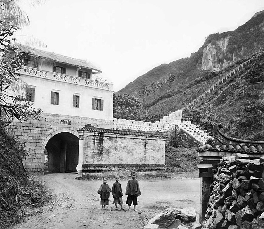 Khung cảnh ở Trấn Nam Quan, cửa khẩu biên giới bên phía Trung Quốc.