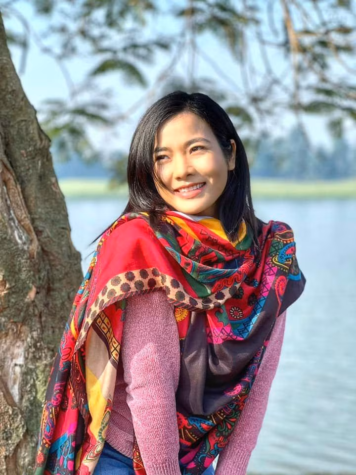 Đây là lần trở lại sau thời gian dài vắng bóng của Đàm Hằng. Bộ phim truyền hình VFC gần nhất mà cô tham gia là Gia phả của đất cách đây gần 6 năm.