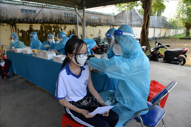 San sang phuong an, tranh xay ra tinh huong hoc sinh mac COVID-19 tang dot bien-Hinh-2