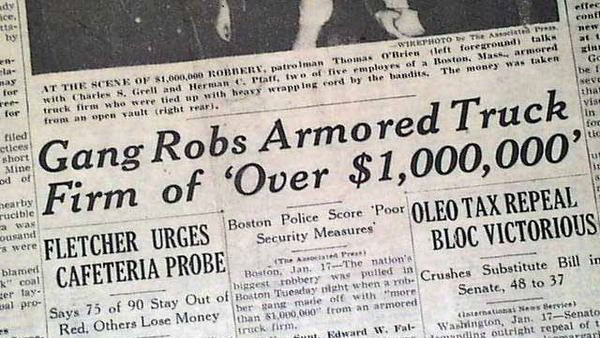 Chúng đổ đầy tiền mặt, tiền xu, séc và lệnh chuyển tiền vào 14 túi vải với tổng trọng lượng hơn nửa tấn rồi nhảy lên một chiếc xe và trốn thoát sau khoảng 30 phút.