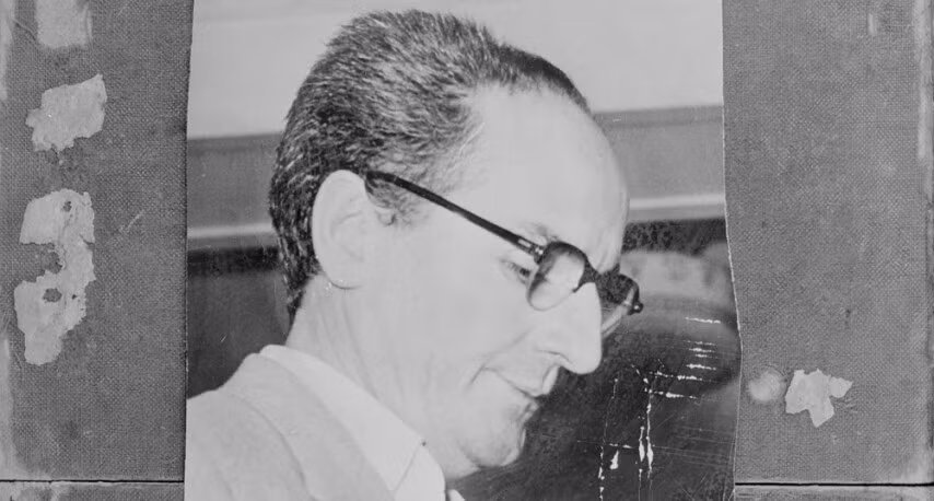 Lẽ ra chúng đã làm được điều đó nếu một người trong nhóm là Joseph “Specs” O’Keefe không để lại phần tiền của mình cho một thành viên khác vì hắn phải chấp hành án tù trong một vụ trộm khác.