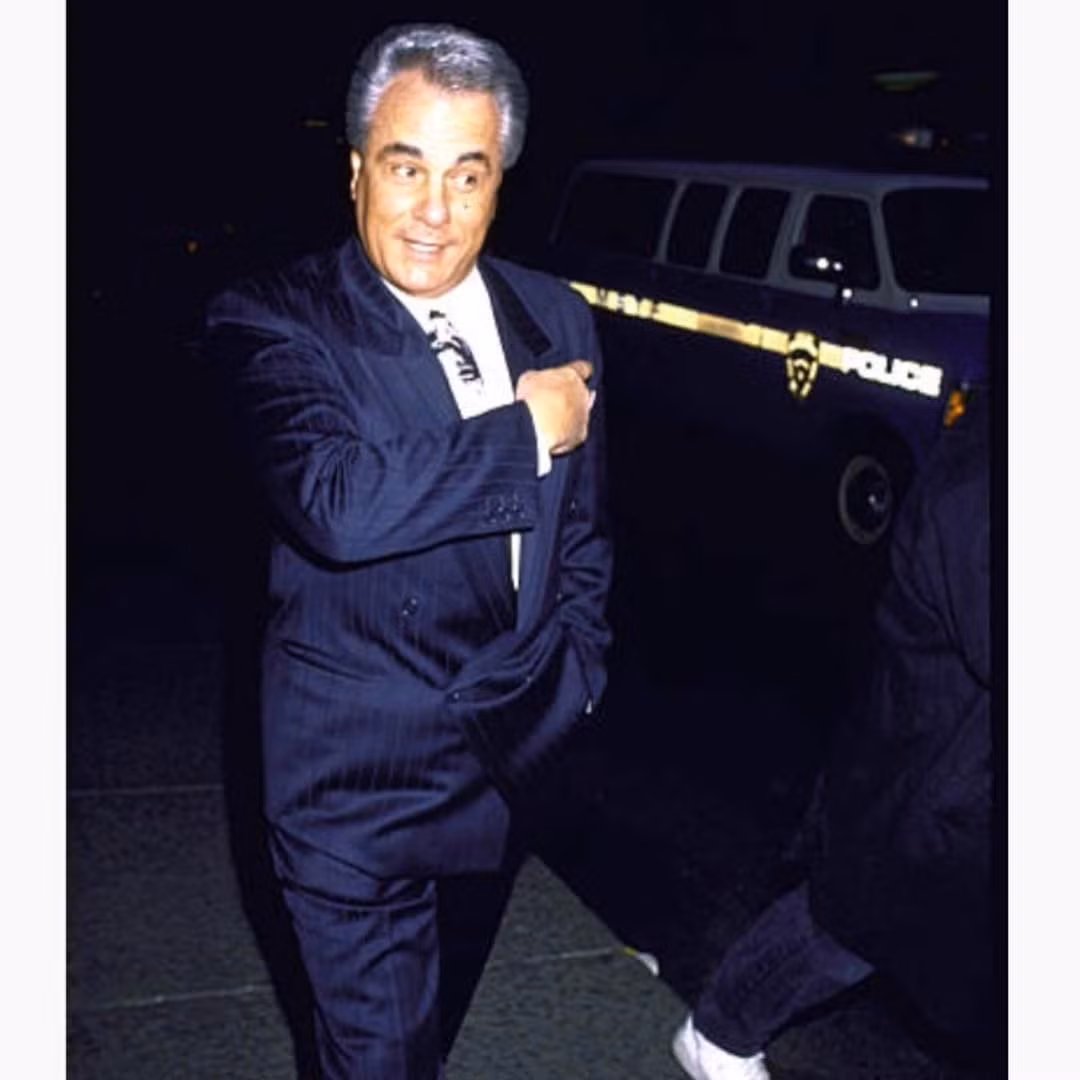 Năm 1974, Gotti bị bắt vì tội giết kẻ đã bắt cóc và sát hại cháu trai của trùm tội phạm Carlo Gambino. Hắn bị kết án bốn năm, nhưng nhờ việc hối lộ cho các quan chức nhà tù, Gotti được phép ra ngoài thăm gia đình và các cộng sự.