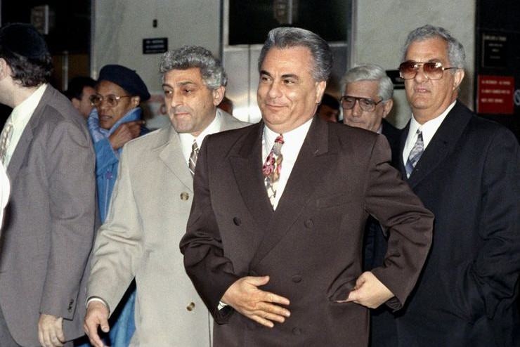 Sinh ngày 27/10/1940 trong một gia đình nghèo khó có 13 người con ở Bronx, New York, John Gotti - trùm mafia khét tiếng nước Mỹ những năm 1970-1980 - là hậu duệ của những người nhập cư Italia.