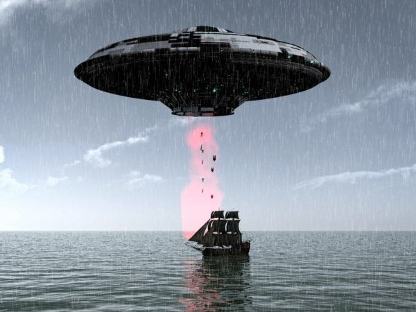 Có cả những lời giải thích nhuốm màu siêu nhiên liên quan đến sự sống ngoài hành tinh, vật thể bay không xác định (UFO), quái vật biển và hiện tượng tam giác quỷ Bermuda...