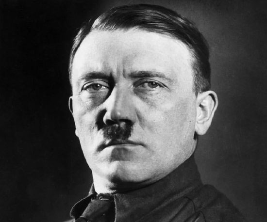 Vào ngày 8/7/1941, Halder đã ghi lại kế hoạch của Hitler đối với Moscow và Leningrad như sau: “Loại bỏ toàn bộ dân của chúng, nếu không chúng ta sẽ phải nuôi họ suốt mùa đông”.