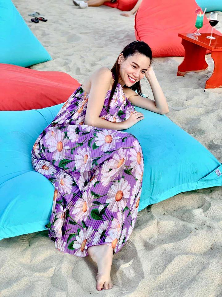 Nao chi bikini, Ha Ho co ca ta vay maxi di bien xinh het nac-Hinh-3