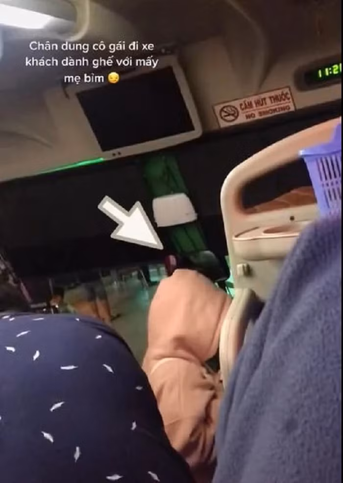 Cô gái bị mẹ bỉm "bóc phốt" vì không nhường ghế khi đi xe khách.