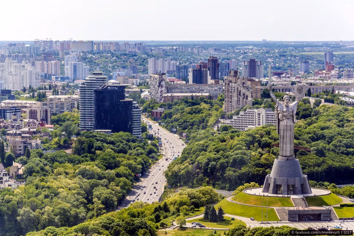 Tượng đài được hoàn thành vào năm 1981 để vinh danh những người anh hùng Xô viết đã ngã xuống trong cuộc Chiến tranh Vệ quốc Vĩ đại.