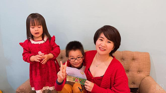 Hon nhan giao su Cu Trong Xoay voi vo tuoi Ho ra sao?-Hinh-2