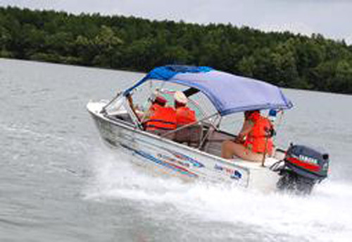 ca nô của CSGT đường thủy làm nhiệm vụ trên sông Sài Gòn (ảnh minh họa).