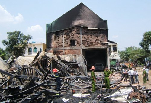 Ngày 11/3/210, trên địa bàn tỉnh Bình Dương, một địa phương giáp với TP HCM cũng từng xảy ra hỏa hoạn tại công ty đồng thời là nhà ở chuyên sản xuất nệm mút ở thị xã Thuận An gây thiệt hại vô cùng nghiêm trọng về người và tài sản.