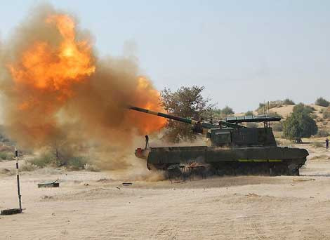 Arjun Catapult khai hỏa tấn công mục tiêu.