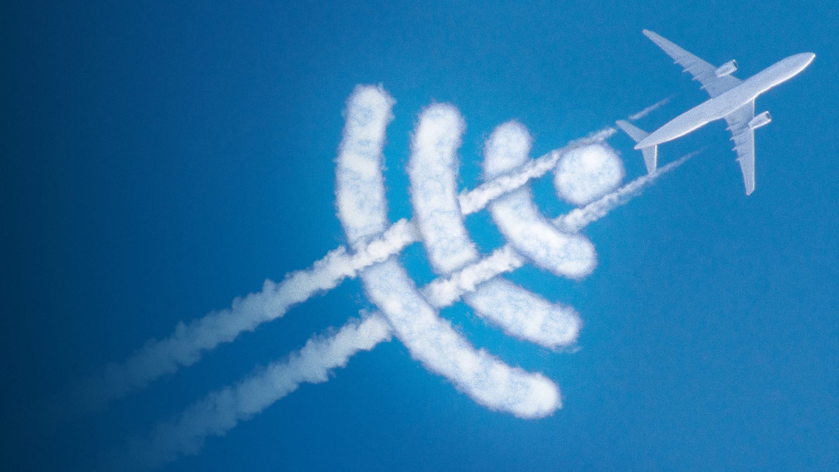  Điều này yêu cầu các vệ tinh phối hợp chặt chẽ để định tuyến tín hiệu một cách thông minh, đảm bảo rằng dữ liệu được truyền tải nhanh chóng và chính xác đến đích cuối cùng. Hệ thống này hoạt động giống như một mạng WiFi khổng lồ trên không gian. Ảnh: CNBC 