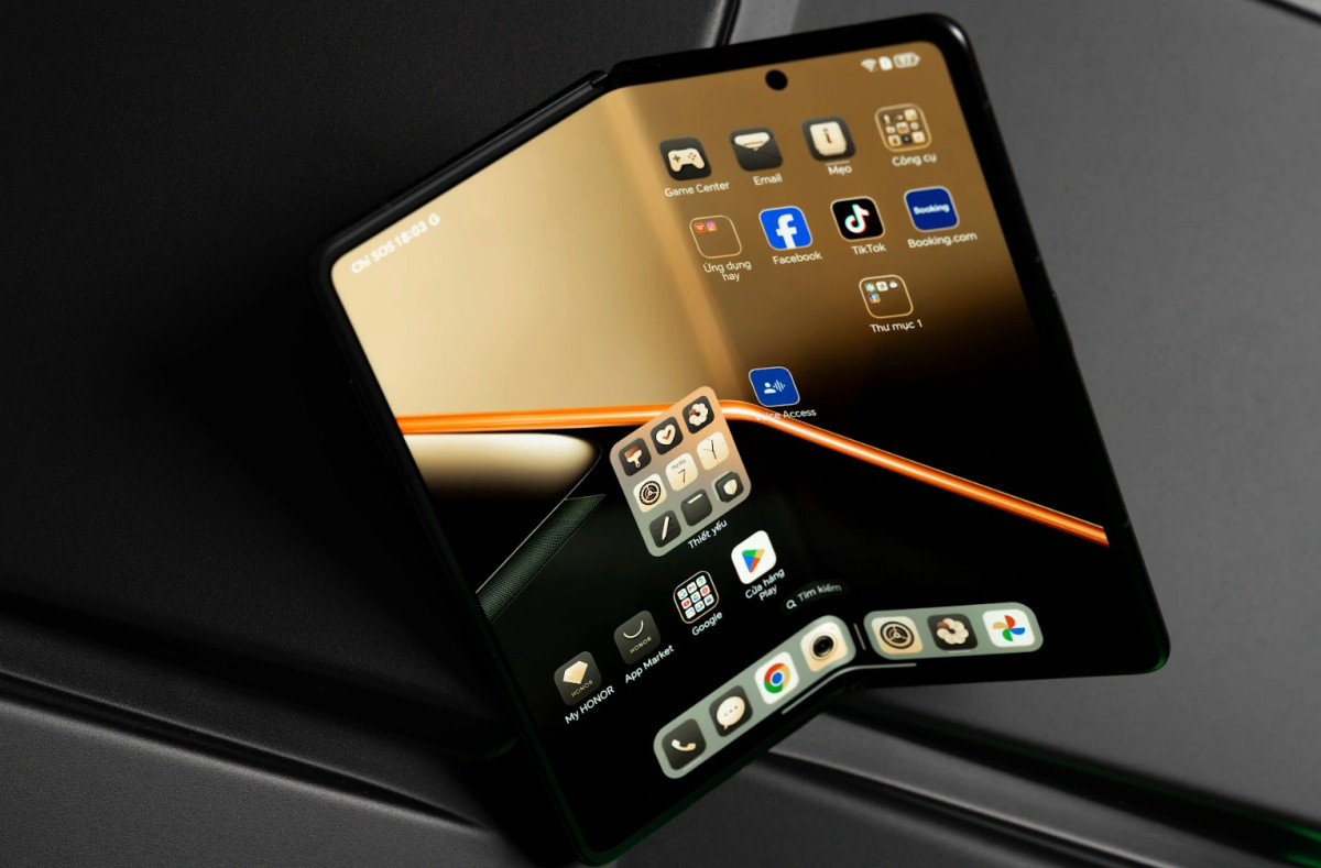 Để so sánh, Galaxy Z Fold6 và OPPO Find N3 có mức giá niêm yết chính hãng tại thị trường Việt Nam lần lượt là 43,99 triệu đồng và 44,99 triệu đồng. Như vậy giá bán niêm yết của Magic V3 rẻ hơn vài triệu đồng so với 2 đối thủ còn lại.