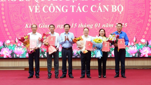 Ban Bí thư Trung ương chỉ định, chuẩn y nhân sự ở 5 tỉnh - Hình 2 Ban Bi thu Trung uong chi dinh, chuan y nhan su o 5 tinh-Hinh-2