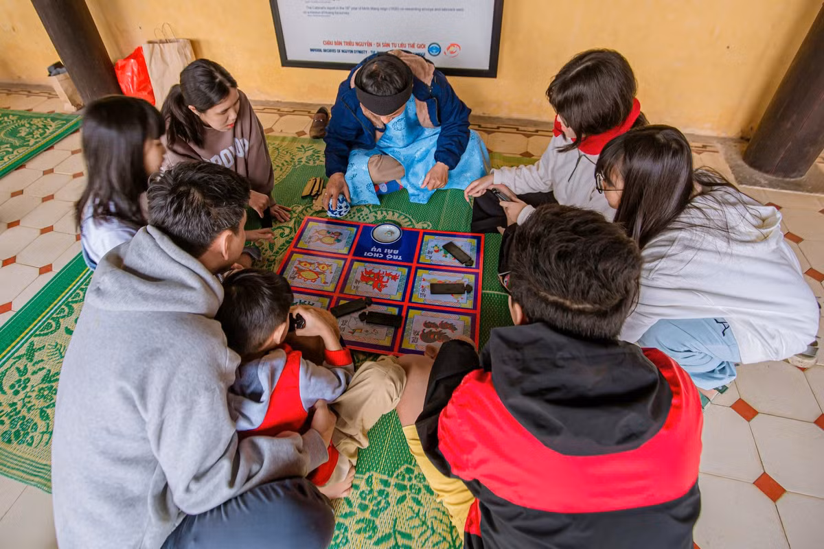 Bảo tàng Cổ vật Cung đình Huế đã tổ chức các trò chơi cung đình ngày Tết như thả thơ, đầu hồ, bài vụ, đổ xăm hường.