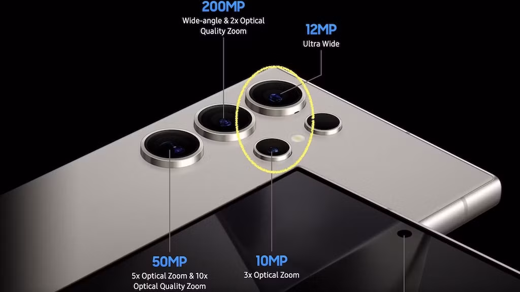 Trên bản Ultra, Camera siêu rộng 50MP, gấp 4 lần độ phân giải so với thế hệ trước. Bộ camera còn lại vẫn giữ nguyên cấu hình quen thuộc: camera chính 200MP, telephoto kép (10MP zoom quang 3x và 50MP zoom quang 5x), cùng camera selfie 12MP. Ảnh: Live Unpacked