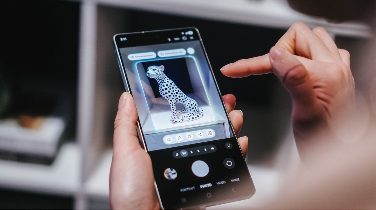 AI Select: Tính năng tương tự như "Circle to Search" của Google, nhưng khi bạn chọn một mục trên màn hình, thay vì tìm kiếm trên web, nó cung cấp các hành động bạn có thể thực hiện. Ví dụ: nếu chọn một ngày trên màn hình, AI Select có thể gợi ý thêm ngày đó vào lịch và thực hiện luôn cho bạn.