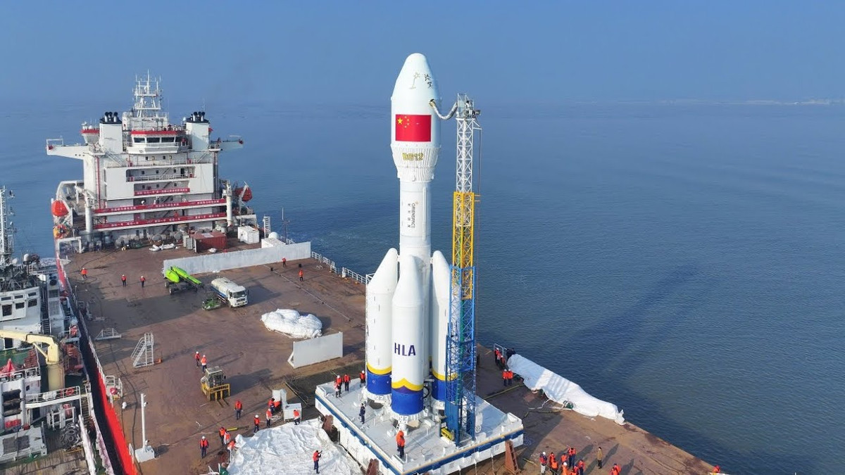 Trung Quốc, vốn nổi tiếng về "độ khủng" của tất cả những gì họ tạo ra cũng nuôi tham vọng đưa cả đập Tam Hiệp lên không gian. Các nhà khoa học Trung Quốc nuôi ý định tạo một trạm năng lượng không gian quy mô khổng lồ để giải quyết bài toán năng lượng mà họ đối mặt nhiều năm gần đây do nhu cầu phát triển quá nhanh. Ảnh: Xinhua.