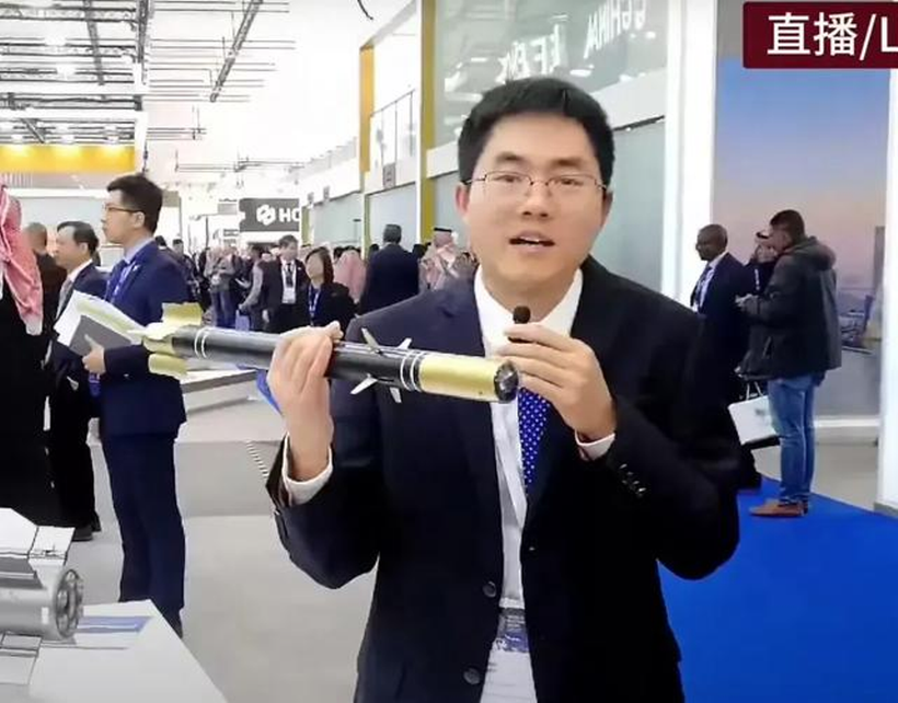 Đạn tên lửa dài 0,6 mét và đường kính 40 mm. Tổ hợp phóng đeo lưng nặng 1,2 kg có thêm 6 tên lửa nặng 7,2 kg, tầm bắn 2.000 m, chế độ dẫn đường hồng ngoại và "bắn và quên" (fire-and-forget), độ xuyên giáp lên đến 50mm và có bán kính sát thương 6 m. Ảnh: CCTV