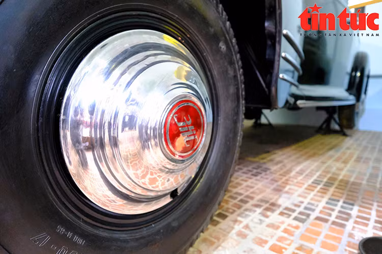 Can canh 3 chiec oto tung phuc vu Chu tich Ho Chi Minh-Hinh-4