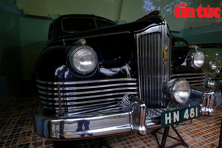 Can canh 3 chiec oto tung phuc vu Chu tich Ho Chi Minh