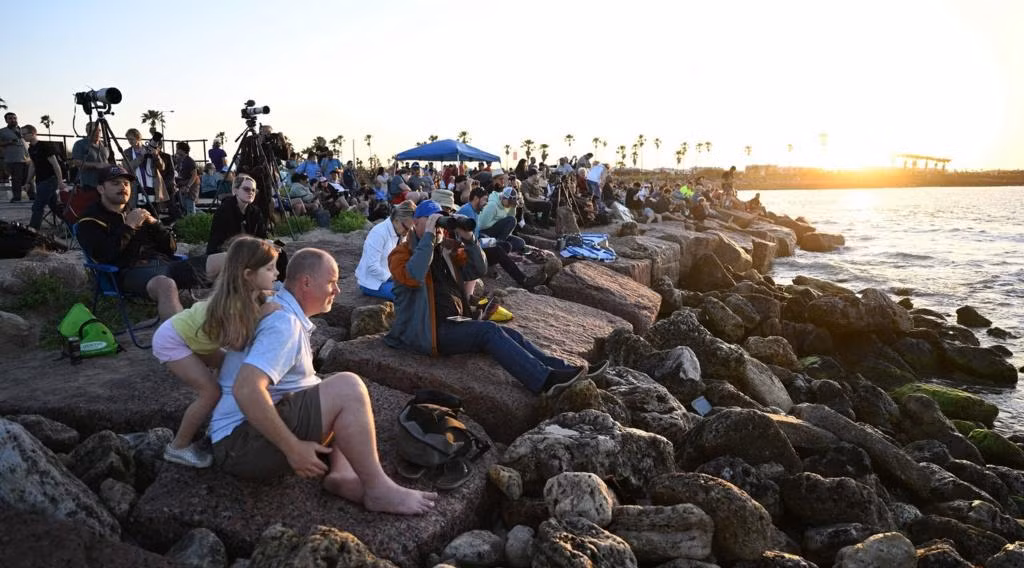 Cảm giác hồi hộp khi tên lửa đẩy trở lại bệ phóng nhanh chóng biến thành nỗi thất vọng không chỉ đối với công ty mà cả đám đông tập trung ở mũi phía nam của Texas. Ảnh: