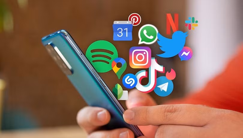 Sau đây là một số dấu hiệu bất thường cho thấy điện thoại có thể đã bị hack. Một trong những biểu hiện dễ nhận biết nhất của việc bị tấn công là sự xuất hiện của các ứng dụng lạ mà bạn không hề tải xuống. Đây có thể là phần mềm độc hại được cài đặt nhằm theo dõi hoặc lấy cắp dữ liệu của bạn. Ảnh: NextPot